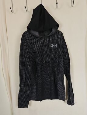 Under Armour Black and Gray HeatGear Athletic Top